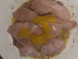 Pechuga a la cerveza con Roquefort, con papas al natural