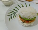 Foto langkah ke 4 dari resep Salmon Burger Sushi with Tartar Sauce.