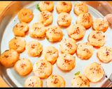 सूजी बटन(Suji button recipe in hindi) रेसिपी चरण 4 फोटो