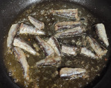 Foto del paso 3 de la receta: Acelgas fritas con ajos tiernos🥬🧄