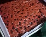 Foto langkah ke 8 dari resep Red Velvet Fudgy Brownies.
