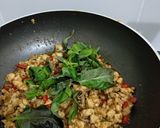 Foto langkah ke 3 dari resep Thai Basil Chicken (Ayam Kemangi ala Thailand / Pad Ka Prao Gai).