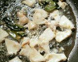 Foto langkah ke 2 dari resep Tumis SouMunYam (Soun Mentimun Ayam).