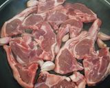 Foto del paso 2 de la receta: Chuletas de cordero en salsa de pimiento