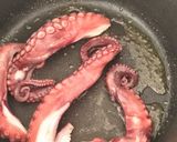 Foto del paso 1 de la receta: Guiso de Pulpo con Patatas en Salsa de Tomate, Humo y Café