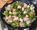 Une image de l'étape 9 de Sauté de veau aux poivrons verts et bouillon de cèpes.