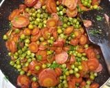 गाजर मटर की सूखी सब्जी (gajar matar ki sukhi sabzi recipe in Hindi) रेसिपी चरण 2 फोटो