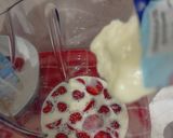 Foto langkah ke 2 dari resep Smoothies Stroberi.