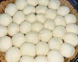 صورة لخطوة 3 من وصفة خليه نحل 🐝 المالحه مع جبنة وزيت وزعتر والمرتديلا