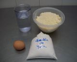 A picture of step 1 of Pan de Yuca.