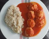 Foto del paso 6 de la receta: Albóndigas de pollo con manzana y queso Mahón en salsa roja