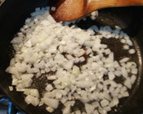 Foto del paso 3 de la receta: Huevo con nopales en salsa de jitomates cocidos