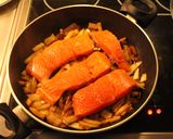Foto del paso 13 de la receta: Salmón guarnicionado, con ensalarda mayoneseada