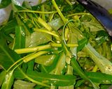 Foto langkah ke 1 dari resep Tumis udang kangkung simple.