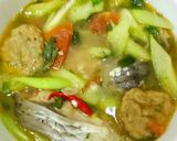 Hình bước làm 4 của món Cá trắm cỏ, chả cá nấu canh chua