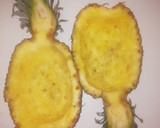 Foto del paso 1 de la receta: Góndola de piña rellena de cóctel de marisco