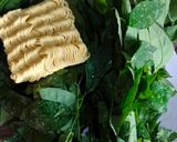 Foto langkah ke 1 dari resep Mie kuah daun katuk simple dan irit bahan.