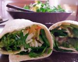 Foto del paso 5 de la receta Rollito de panga con aguacate, rúcula, canónigos, queso y tomate