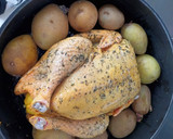 Foto del paso 3 de la receta: Pollo 🐣 al horno con patatas 🍟