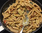 A picture of step 5 of Wholewheat pasta with sun- dried tomatoes, courgette and chorizo.
