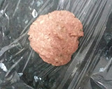 Foto del paso 3 de la receta: Hamburguesa con cebolla y pimiento del piquillo caramelizado