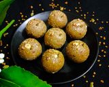 A picture of step 8 of Methi Ladoo.