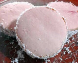 Foto del paso 6 de la receta: Alfajores de Maizena ROSA (sin colorantes químicos)