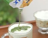 Foto langkah ke 4 dari resep Creamy Matcha Strawberry Tiramisu.