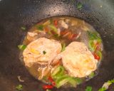 Foto langkah ke 3 dari resep Telor Ceplok Kuah Pedes.