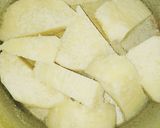 A picture of step 1 of Yam and egg sauce.