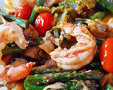Foto del paso 8 de la receta: Ensalada templada de espárragos verdes y "fondo de nevera" 🔥🔥