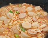Foto langkah ke 4 dari resep Seblak Mie Kuah Pedas.
