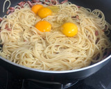 Foto del paso 5 de la receta: Spaghetti carbonara a la italiana (sin nata)