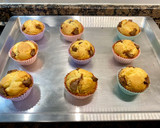 Foto del paso 11 de la receta: Muffins de mantequilla con trocitos de chocolate con leche