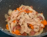 รูปขั้นตอนการทำที่ 5 ของ ผัดหมูสไลด์ กุนเชียง กับซอสเทอริยากิ