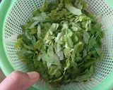 Foto langkah ke 1 dari resep Pepes ikan asin daun sinom (daun asam muda).