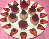 A picture of step 8 of Strawberry and blueberry Modak.