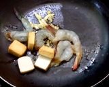 รูปขั้นตอนการทำที่ 3 ของ กุ้งเต้าหู้ ผัดถั่วลันเตา