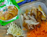 Foto langkah ke 1 dari resep Mie Goreng Bumbu Kari Instan.