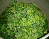 Foto langkah ke 3 dari resep Sayur Bening Daun Kelor.