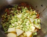 A picture of step 2 of Lobia potato curry.
