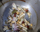 A picture of step 3 of Kanda poha.