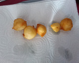 Foto del paso 3 de la receta: Bolitas fritas de yogur y vainilla