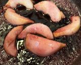 Foto del passaggio 1 della ricetta Pere caramellate nel vino con il gongorzola