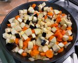 Une image de l'étape 12 de Sauté de légumes en sucré salé, aubergine et carottes aux champignons.