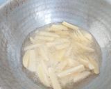 A picture of step 2 of Chapati Chips Roll.