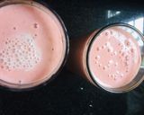 A picture of step 1 of Banana strawberry smoothie.