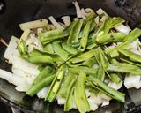 A picture of step 3 of Runner beans and potato fry with onion and onion greens.