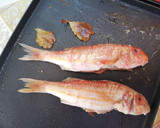 Foto del paso 2 de la receta: Salmonetes a la plancha🍃