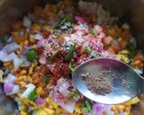 A picture of step 3 of BOMBAY MIX BHELPURI.